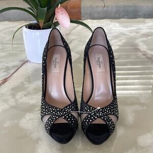 Valentino Garavani Black Satin Crystal Stud Pumps Heels Shoes Size 40 USA 9